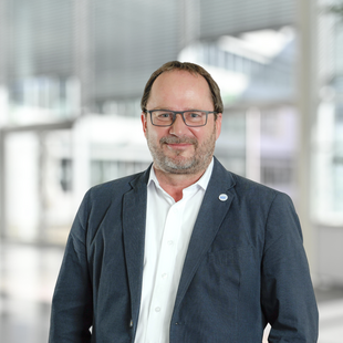 Portraitfoto Bernd Lenhart, Abteilungsleiter Technische Redaktion des VDI e.V.
