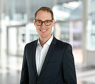 Portraitfoto Maximilian Stindt