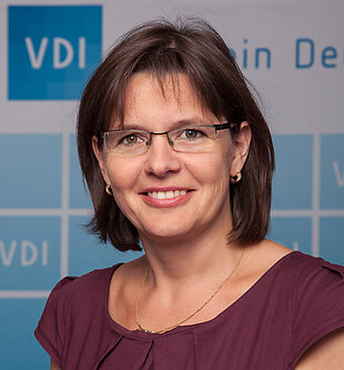 Portraitfoto Manuela Schuhmann, Ansprechpartnerin Richtlinien Schulungen
