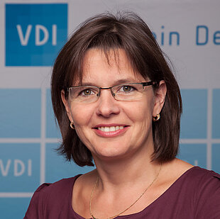 Portraitfoto Manuela Schuhmann, Ansprechpartnerin Richtlinien Schulungen