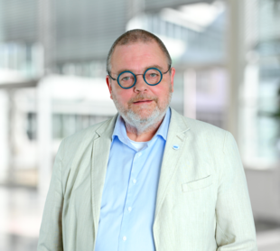 Portraitfoto Dr.-Ing. Jochen Theloke, Juli 2023