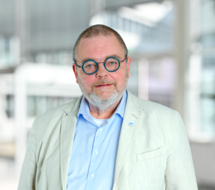 Portraitfoto Dr.-Ing. Jochen Theloke, Juli 2023