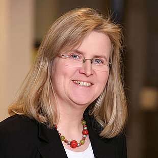 Portraitfoto Prof._Dr.-Ing._Eva_Schwenzfeier-Hellkamp